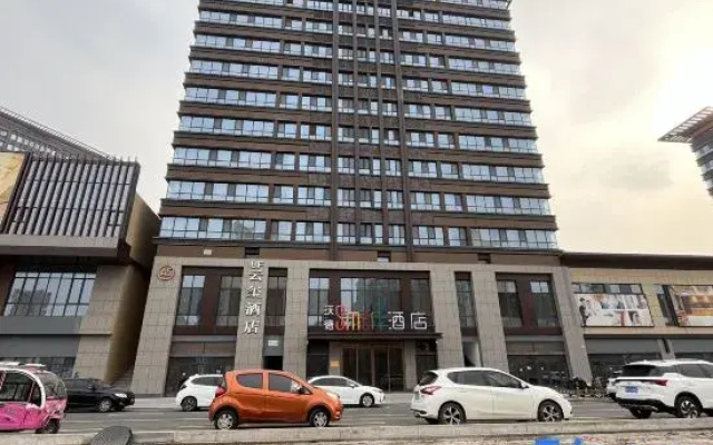 Yunxuan Hotel (East Aru Shangcheng Plaza Bus Station)