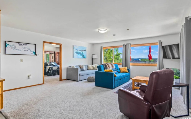 On-site Kenai River Fishing: Soldotna Apartment!