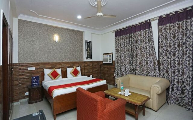 OYO 472 Hotel Sareen