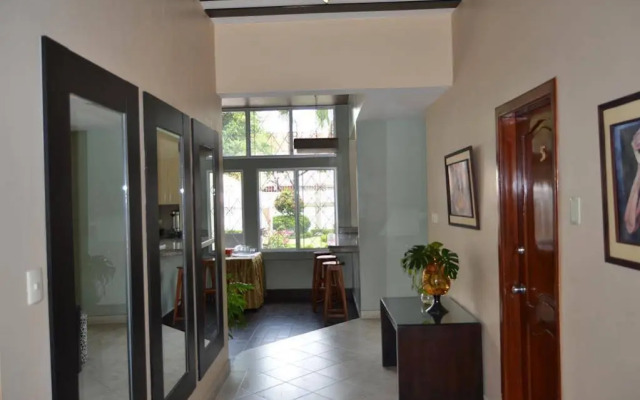 Urdesa Suites Hotel