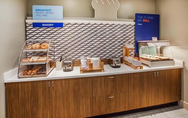 Holiday Inn Express & Suites Springfield North by IHG
