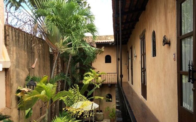 Colonial Tours