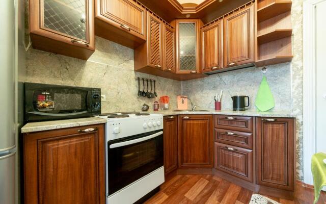 Пять звезд на Мира 94