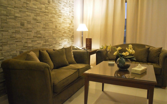 Capri Hotel Suites