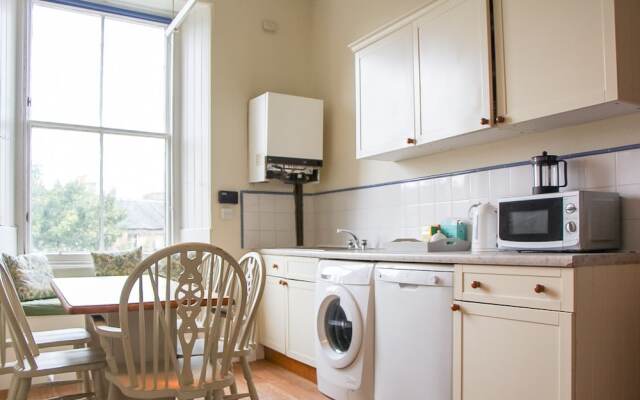 3 Bedroom Flat In Edinburghs New Town