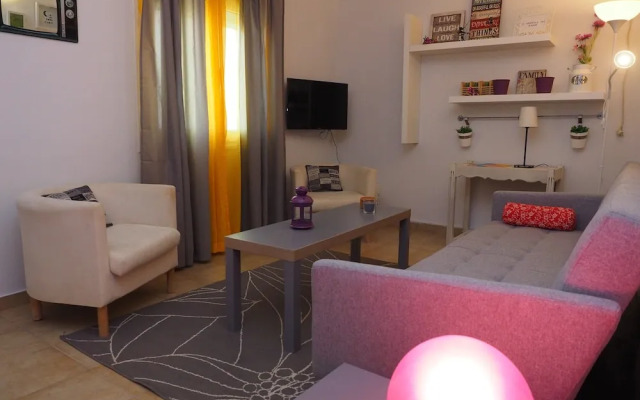 Psirri Artistic Rooftop Apartment with Acropolis View