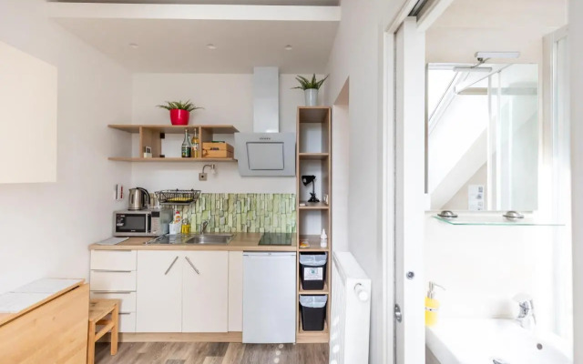 Petite central studio