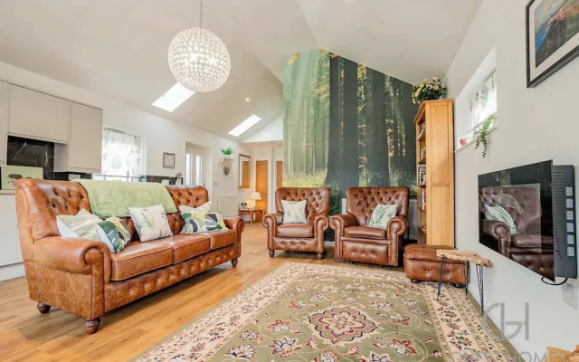 Host Stay Little Highlands