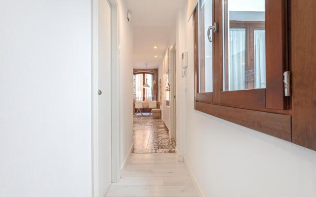 Stunning one-bedroom apartment near the Cathedral. Zacatin 201