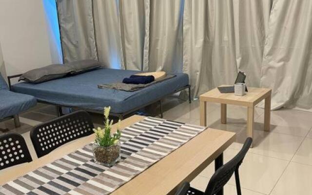 Entire unit Section 13 PJ /Pool/Wifi/Netflix/Gym