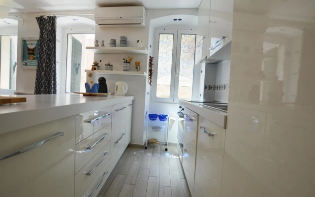 Bea Leo in Rovinj With 1 Bedrooms and 1 Bathrooms