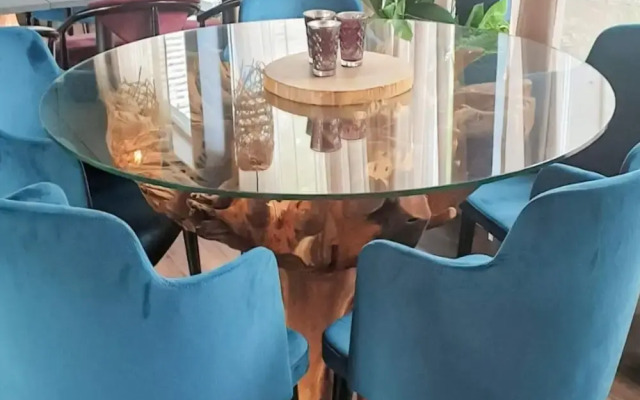 Cosy Vacation Home With Free Breakfast