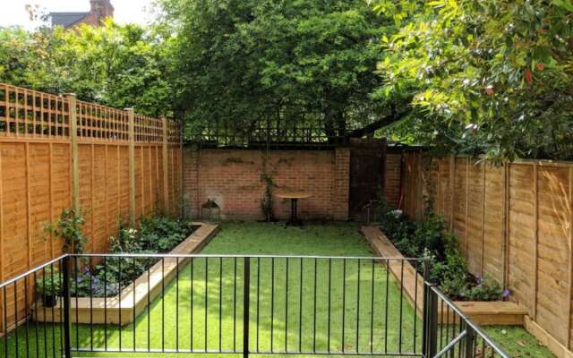 Stunning 4 Bedroom House in West London