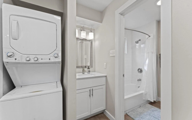 Comfy Studio Close to Downtown and Domain