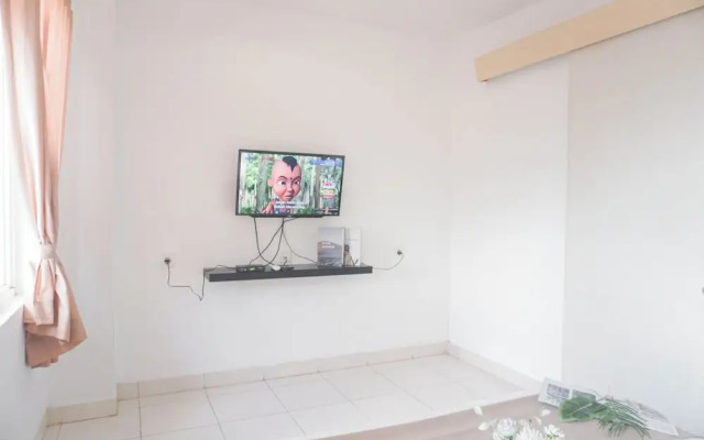 Cozy Living 1BR at Sentul Tower Apartment