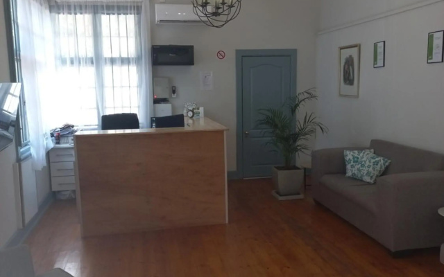 Triple9 Hatfield Guesthouse