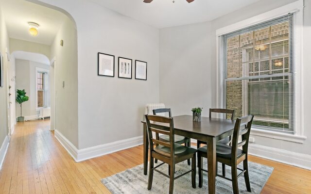 2BR Real Comfy Apt in Wrigleyville