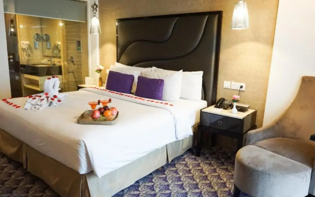 ASTON Bellevue Radio Dalam