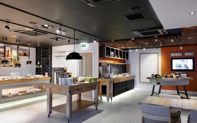 Holiday Inn London Brentford Lock by IHG