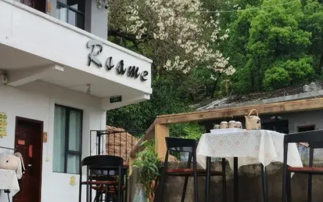Roame Hostel