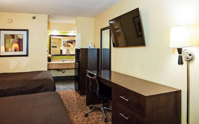 Rodeway Inn & Suites