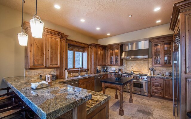 Whitetail Lodge - Five Bedroom Home