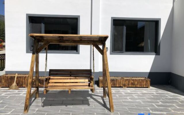 Yishan Jiushe Hostel