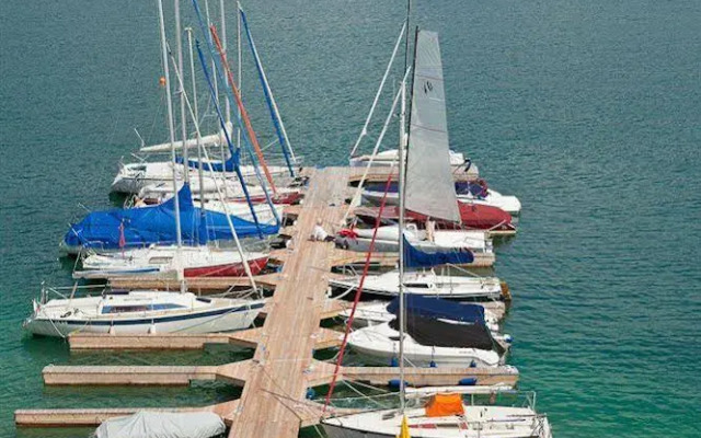 Tennis & Yacht Hotel