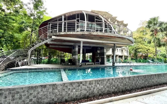 The oh so Sexy Triple Penthouse-rare 3-5br 188m2