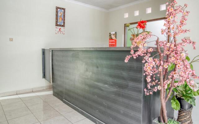 RedDoorz near Taman Mini Jakarta
