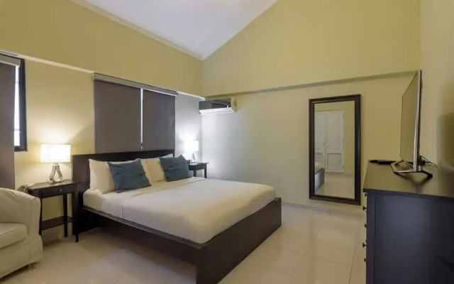 Penthouse in Evaristo Morales Sleeps 14