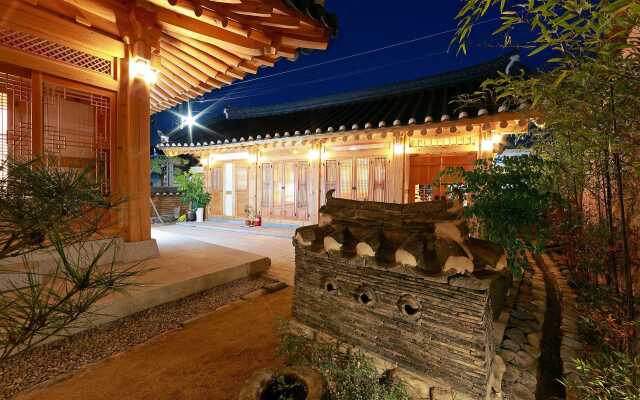 Wiyeonjae Hanok Stay