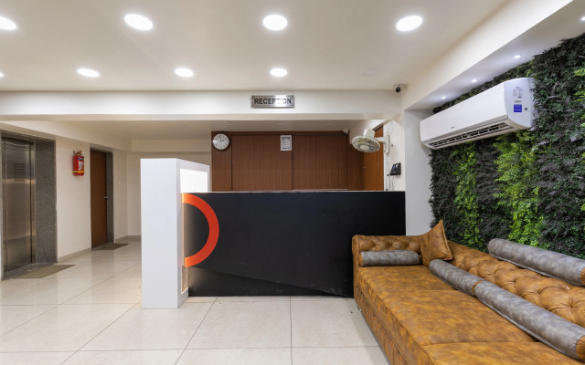 Hotel Simran Raghuveer Para by OYO Rooms