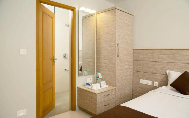 Sri Aadhish Grand Hotel