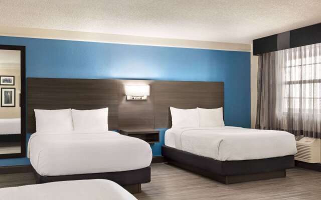 La Quinta Inn by Wyndham San Antonio I-35 N at Toepperwein