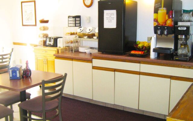 Magnuson Hotel Copper Crown