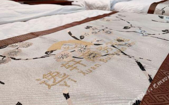 Fuyang Funan Yixuan Business Hotel