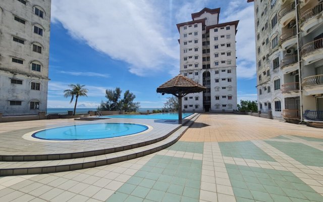 OYO Home 90398 Sunshine Bay Resort Port Dickson (private Condo)