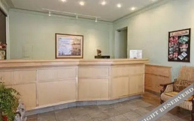 Super 8 Motel - Penticton