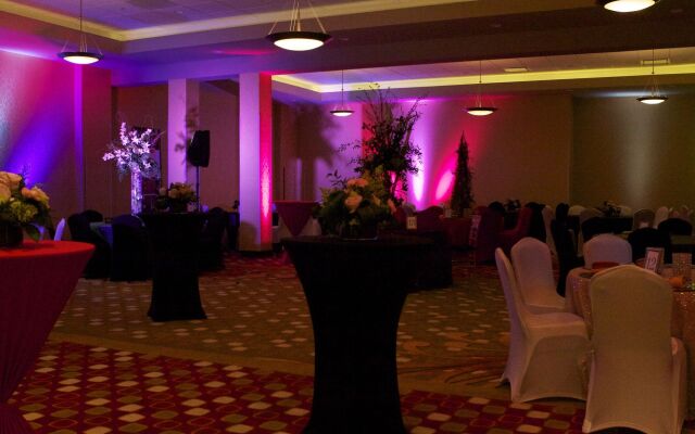 Holiday Inn Omaha Downtown - Waterpark by IHG