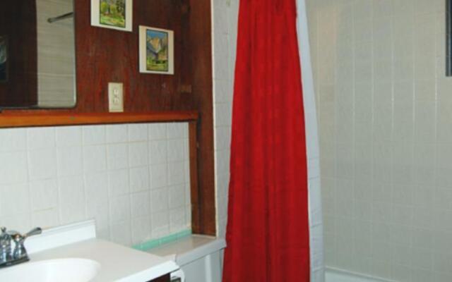 RedAwning Cabin #1B Bear Den