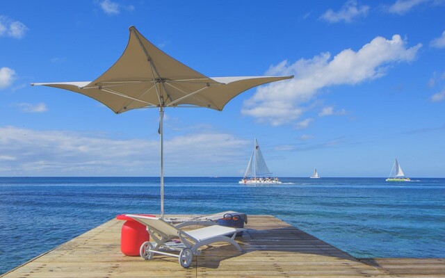 TRACADERO Beach Club and Holidays Rentals