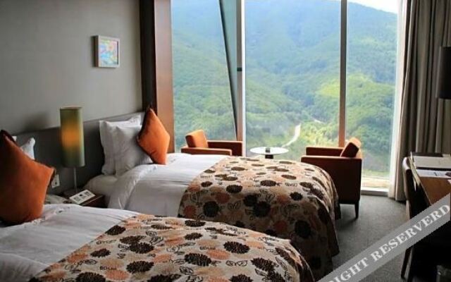 High 1 Convention Hotel