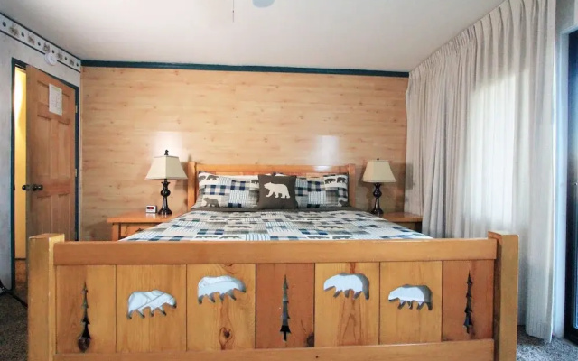Lakescape 3 Bedroom Condo by RedAwning
