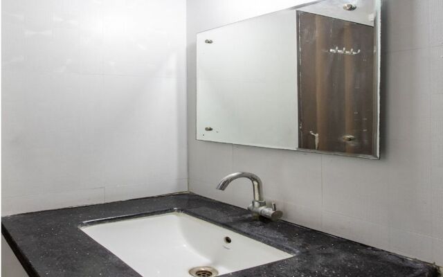 Oyo 28591 Hotel Madur Milan Garden
