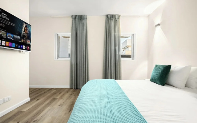 Netanya Beach Pool Studio by Sea N' Rent