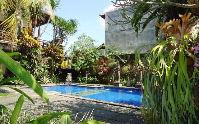 Wahyu Bungalow And Restaurant