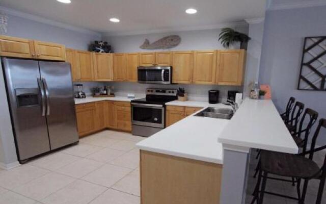 201 Harborview Grande