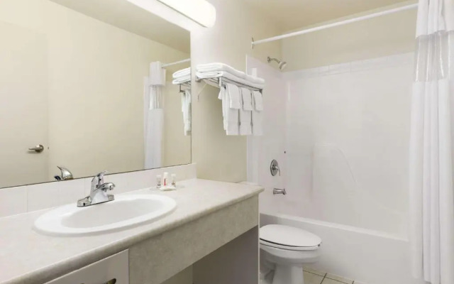 Days Inn - Steinbach