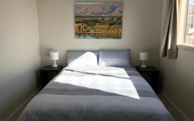 Cromwell Safari Bach